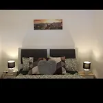 Comfortable And Relaxing With Shared Kitchen דירה